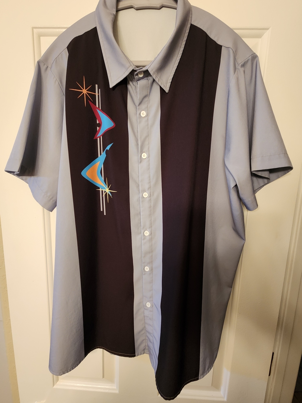 Hardaddy Men's Light Blue and Black Retro Graphic Short-Sleeve Shirt Large